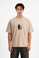 T-shirt oversize beige Rebellious Character pour homme – présentation du modèle