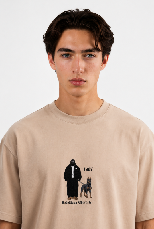 T-shirt oversize beige Rebellious Character pour homme – broderie streetwear